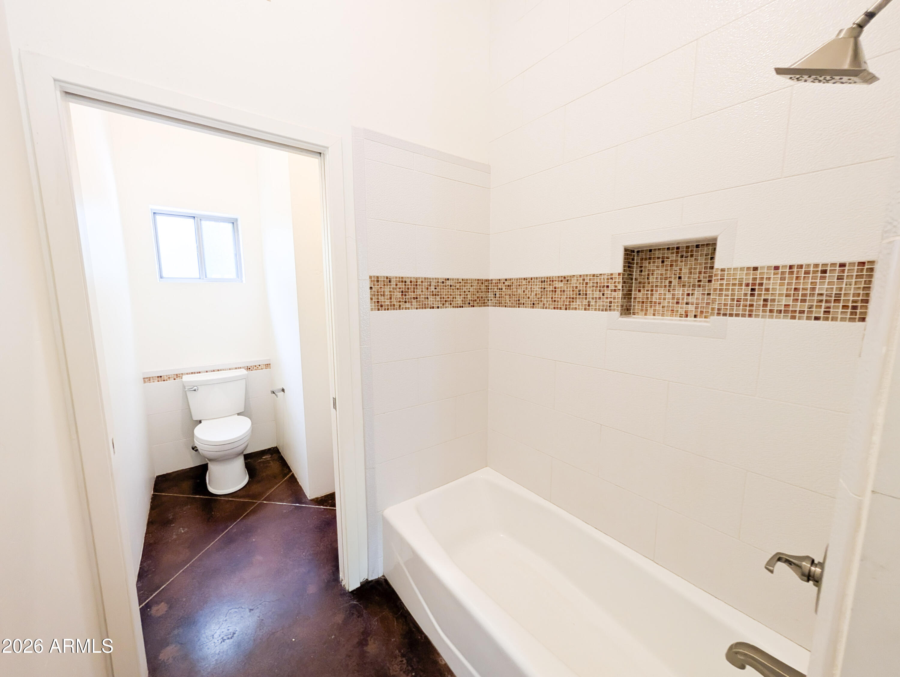1165 North Willard Road Cottonwood, AZ 86326 - Photo 34 of 122 a bathroom with a toilet and a bathtub