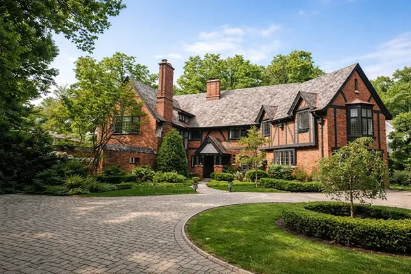 $2,095,000 | 331 East Witchwood Lane, Lake Bluff, IL 60044