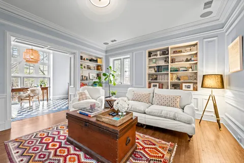 $2,095,000 | 331 East Witchwood Lane, Lake Bluff, IL 60044