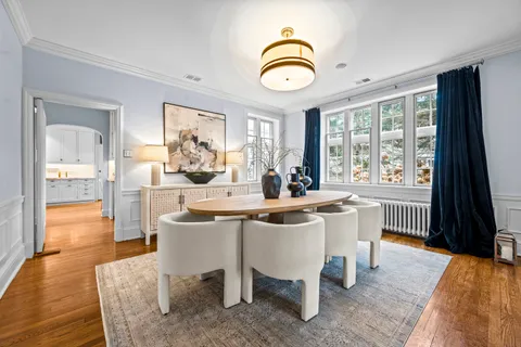 $2,095,000 | 331 East Witchwood Lane, Lake Bluff, IL 60044