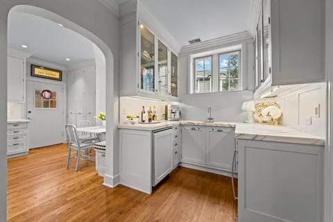 $2,095,000 | 331 East Witchwood Lane, Lake Bluff, IL 60044