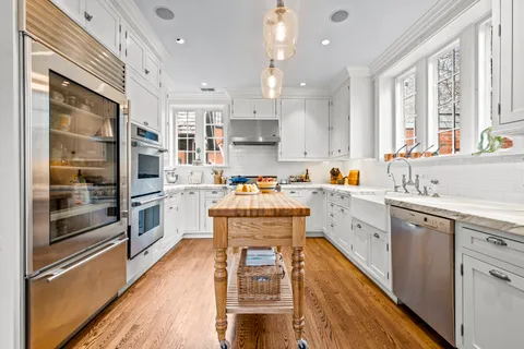 $2,095,000 | 331 East Witchwood Lane, Lake Bluff, IL 60044