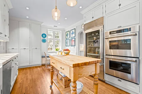 $2,095,000 | 331 East Witchwood Lane, Lake Bluff, IL 60044