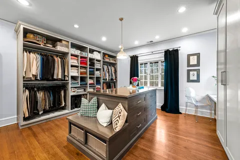 $2,095,000 | 331 East Witchwood Lane, Lake Bluff, IL 60044