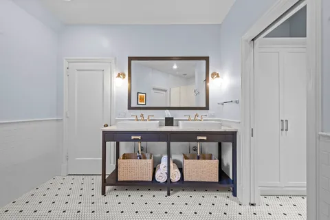 $2,095,000 | 331 East Witchwood Lane, Lake Bluff, IL 60044