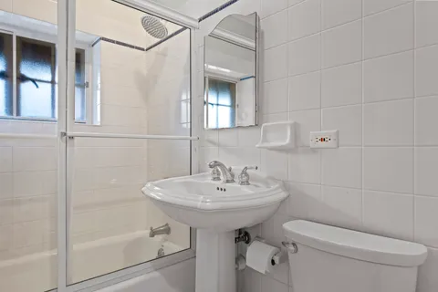 $2,095,000 | 331 East Witchwood Lane, Lake Bluff, IL 60044