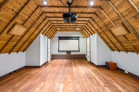 $2,095,000 | 331 East Witchwood Lane, Lake Bluff, IL 60044