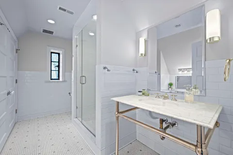 $2,095,000 | 331 East Witchwood Lane, Lake Bluff, IL 60044