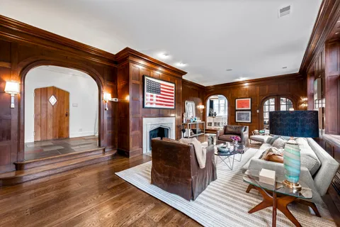 $2,095,000 | 331 East Witchwood Lane, Lake Bluff, IL 60044