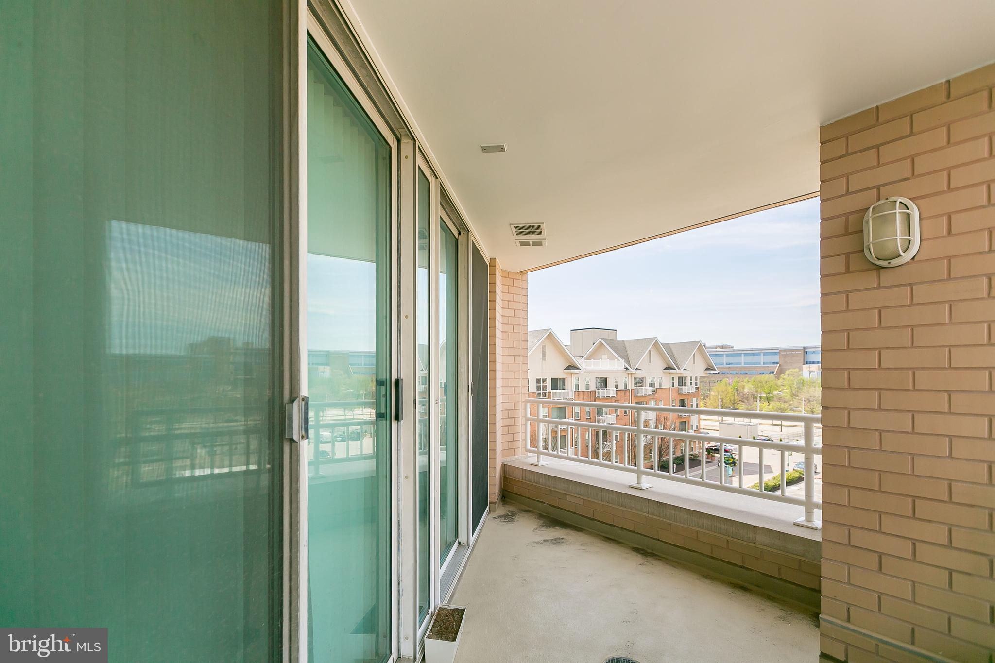100 Harborview Drive, Unit 513 Baltimore, MD 21230 - Photo 29 of 58 a view of a balcony with city view