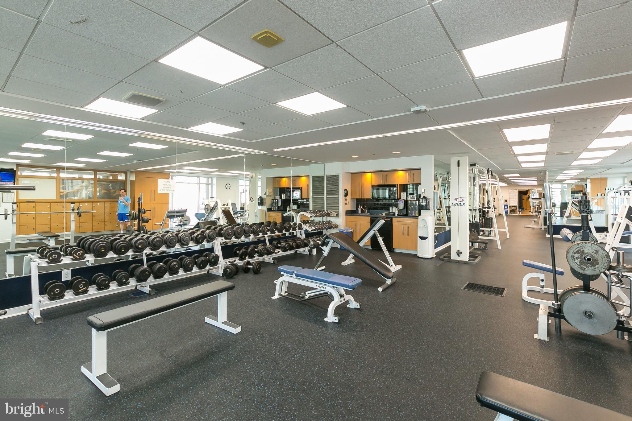 100 Harborview Drive, Unit 513 Baltimore, MD 21230 - Photo 45 of 58 a view of a room with gym equipment