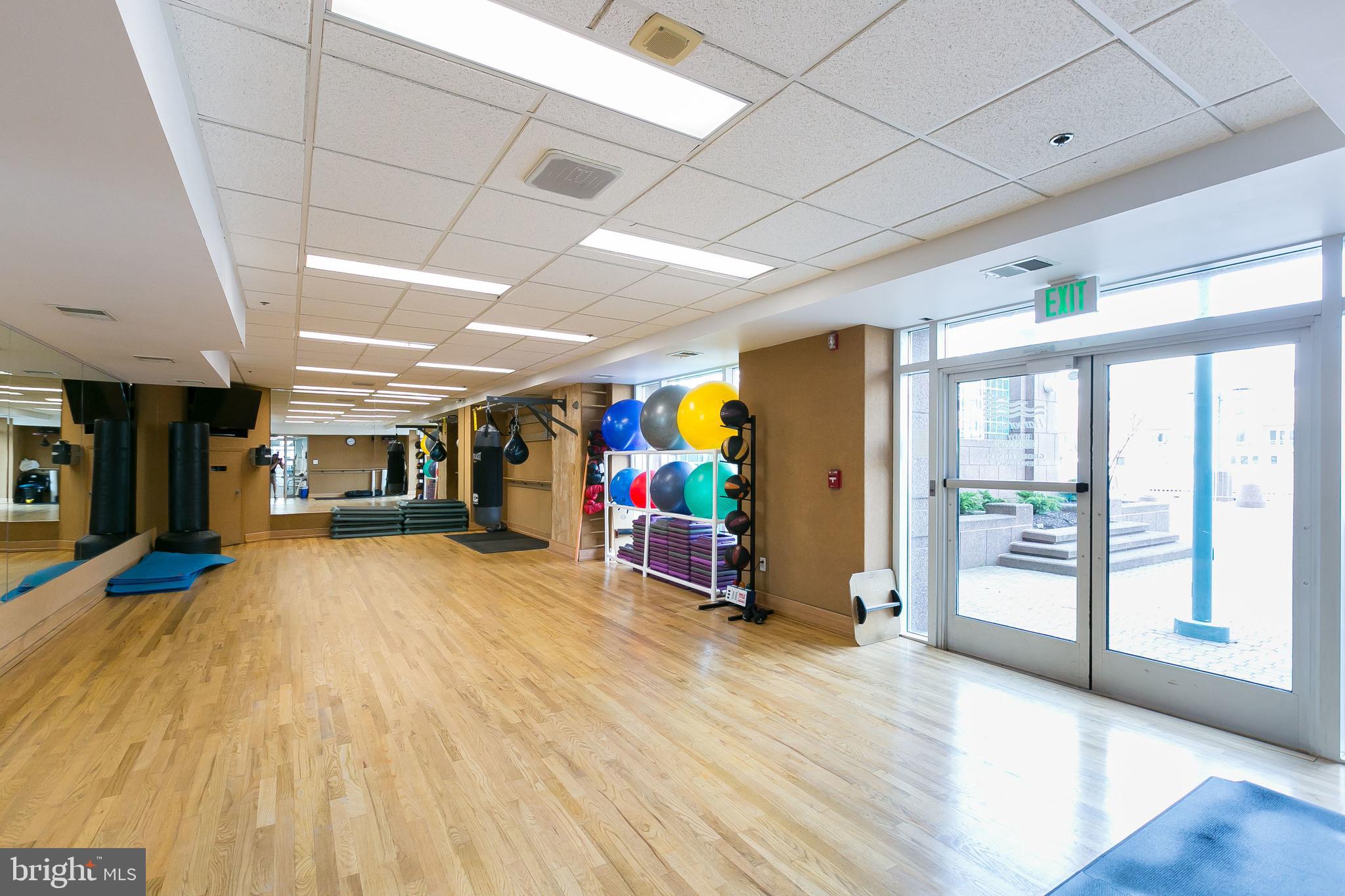 100 Harborview Drive, Unit 513 Baltimore, MD 21230 - Photo 47 of 58 a view of a studio with wooden floor and furniture