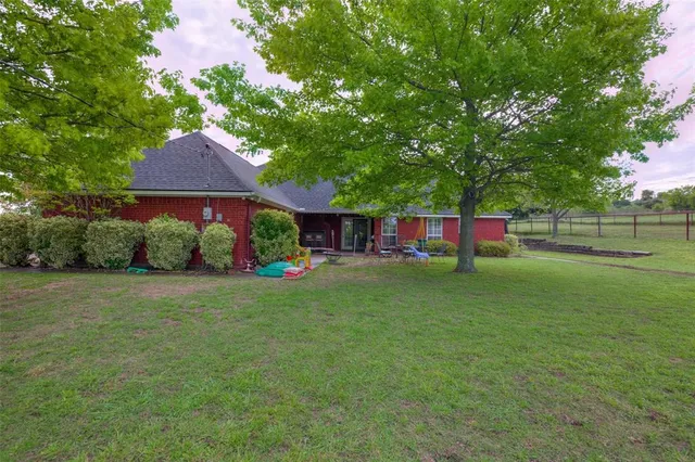 a view of a house with a backyard