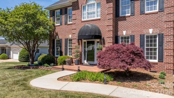 $959,900 | 215 Iswa Drive, Taylorsville, NC 28681