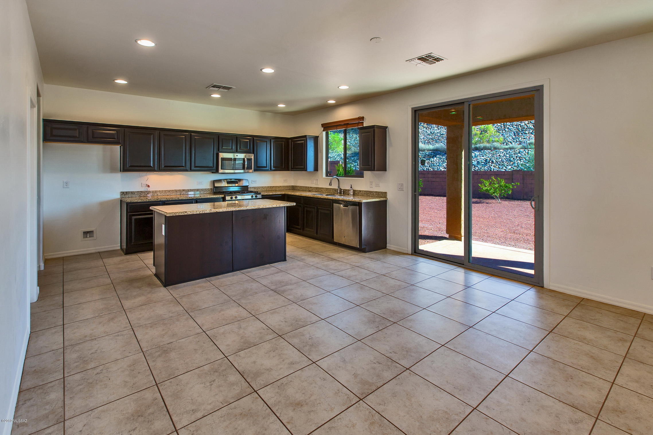 39082 South Running Roses Lane Tucson, AZ 85739 - Photo 5 of 41
