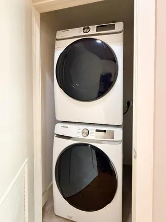 a close up view of a washer and dryer