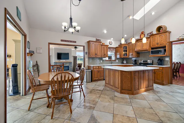 $684,900 | 4751 North 5500W Road, Kankakee, IL 60901