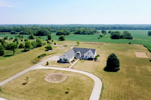 $684,900 | 4751 North 5500W Road, Kankakee, IL 60901