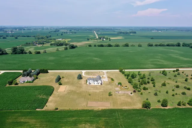 $684,900 | 4751 North 5500W Road, Kankakee, IL 60901