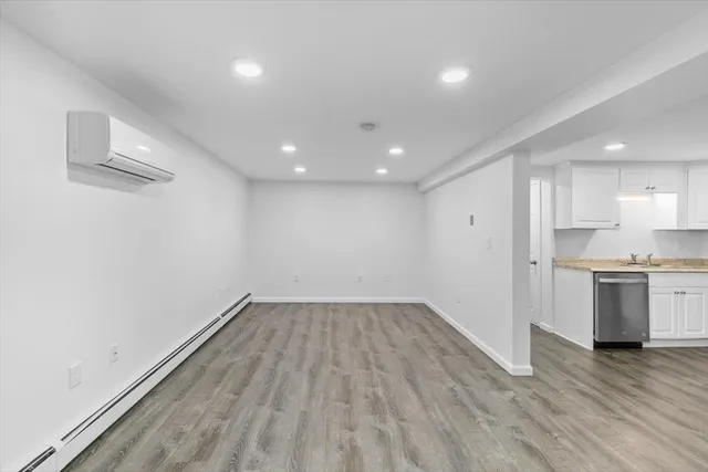 $1,900 | 15 Linda Street, Unit 5, Salem, NH 03079