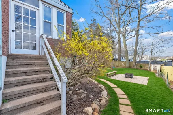 $439,900 | 108 Ivy Street, Branford, CT 06405