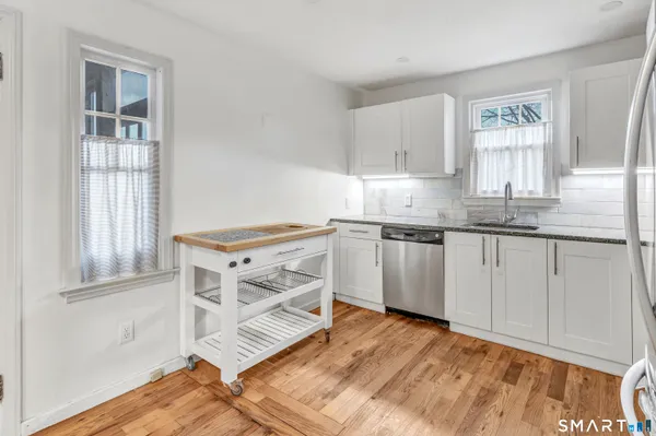 $439,900 | 108 Ivy Street, Branford, CT 06405