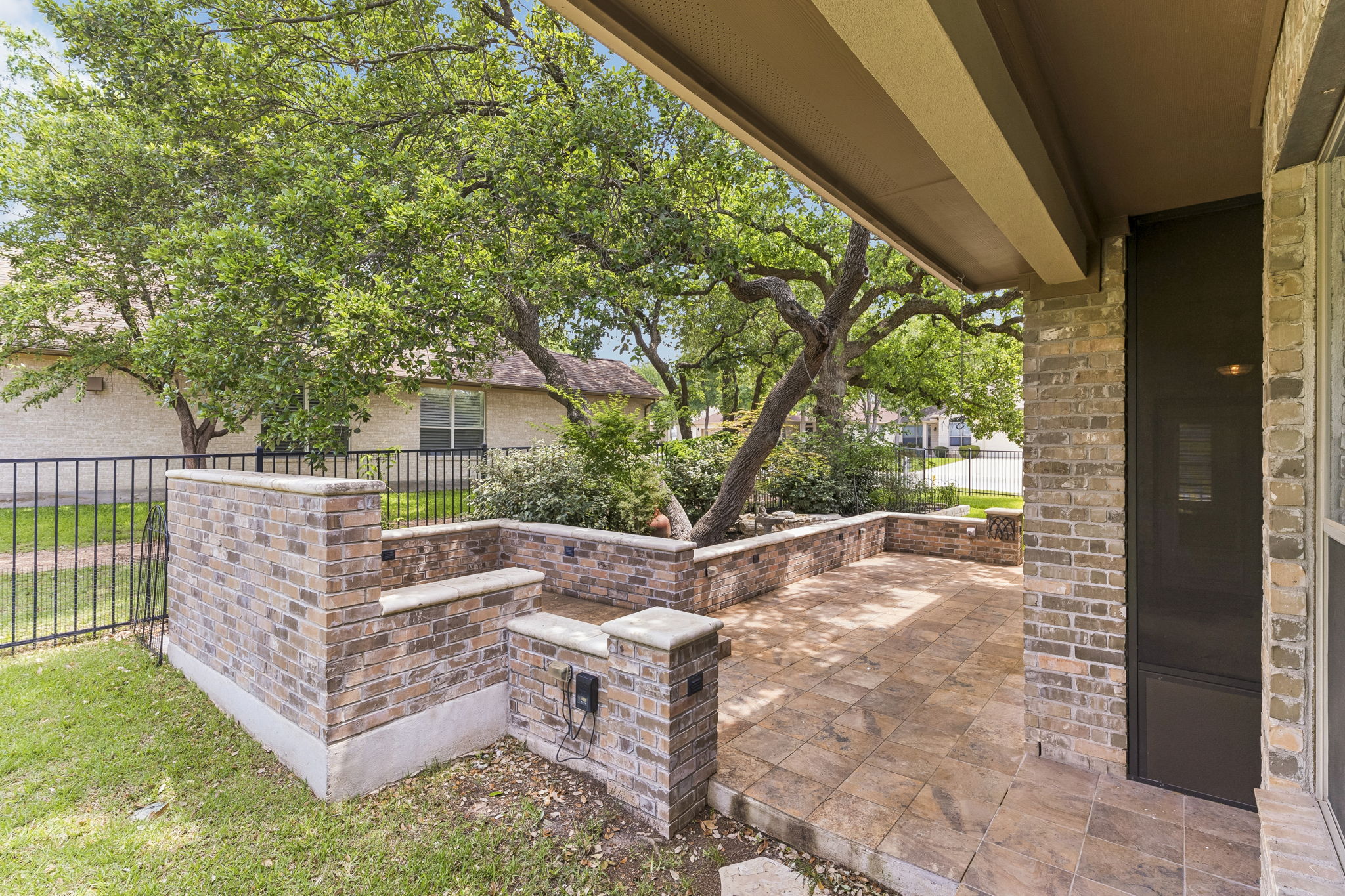 4802 Hidden Springs Trail Georgetown, TX 78633 - Photo 35 of 38 Outdoor courtyard space - sitting room and BBQ space