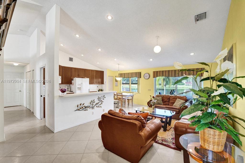 3151 Overlook Road Davie, FL 33328 - Photo 8 of 31 Gallery Image 8