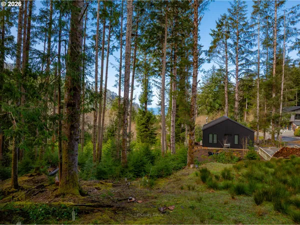 a house view with a outdoor space