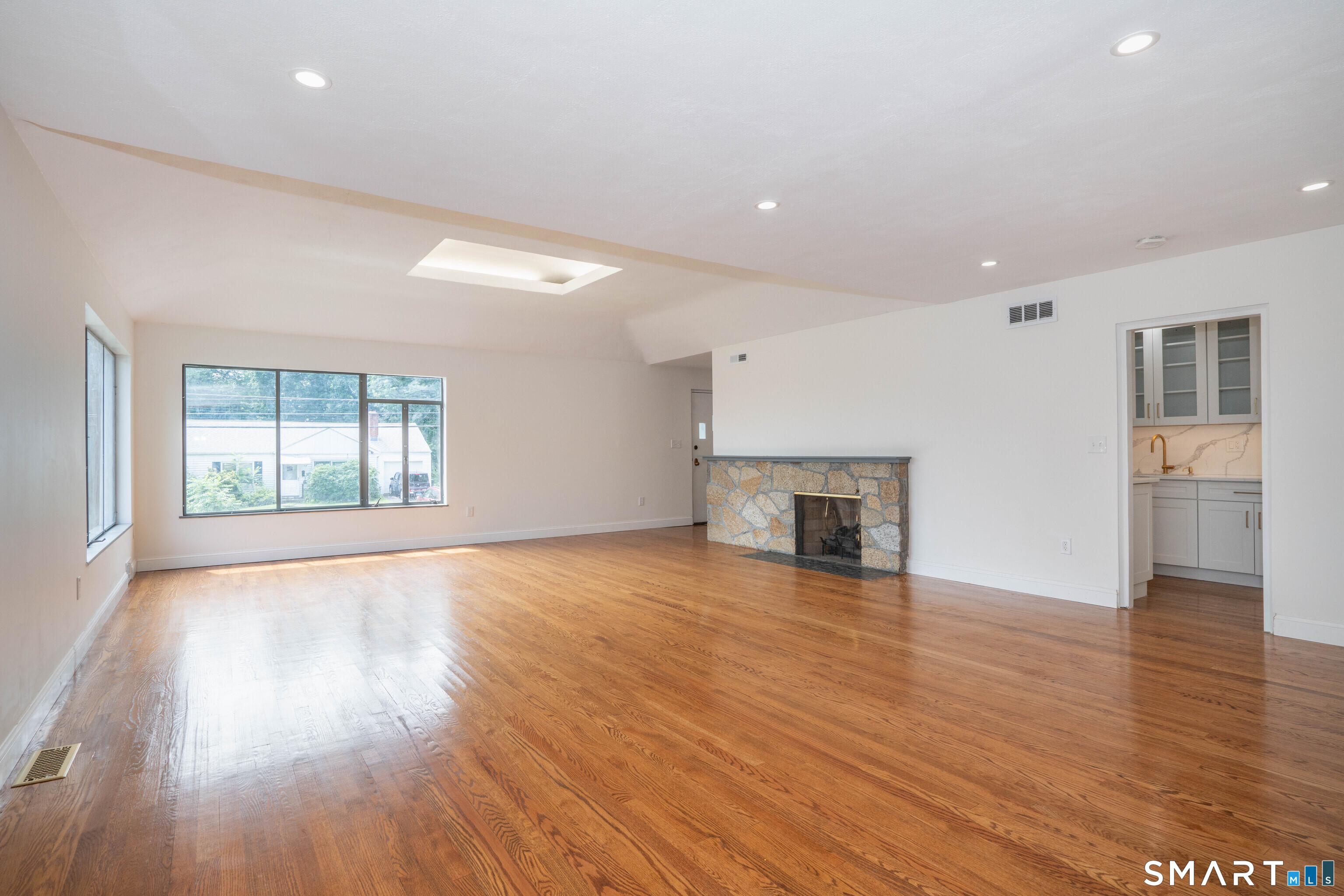 144 Haynes Road West Hartford, CT 06117 - Photo 5 of 32 Gallery Image 5
