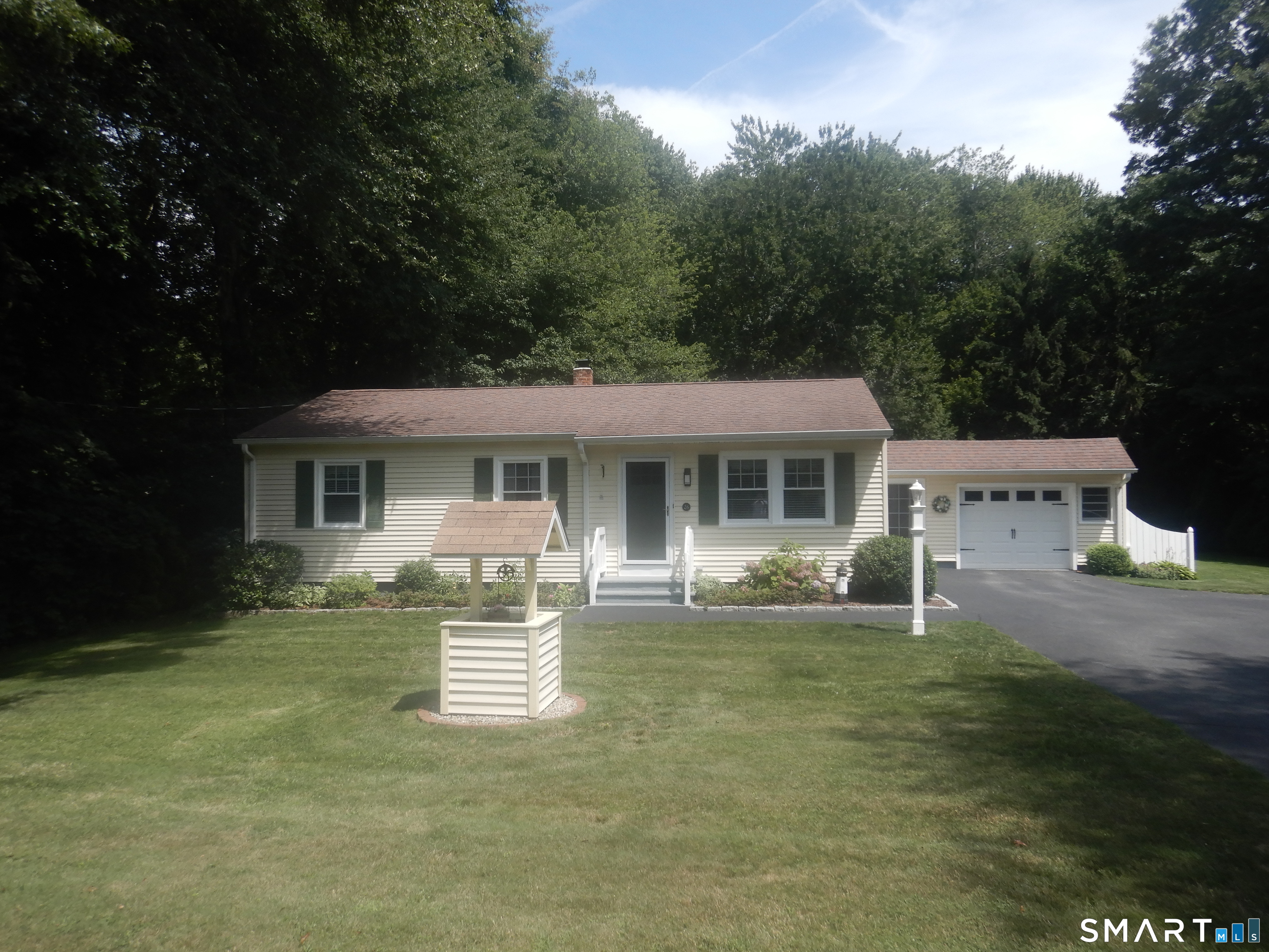 26 Beach Park Road Clinton, CT 06413 - Photo 2 of 28 Gallery Image 2