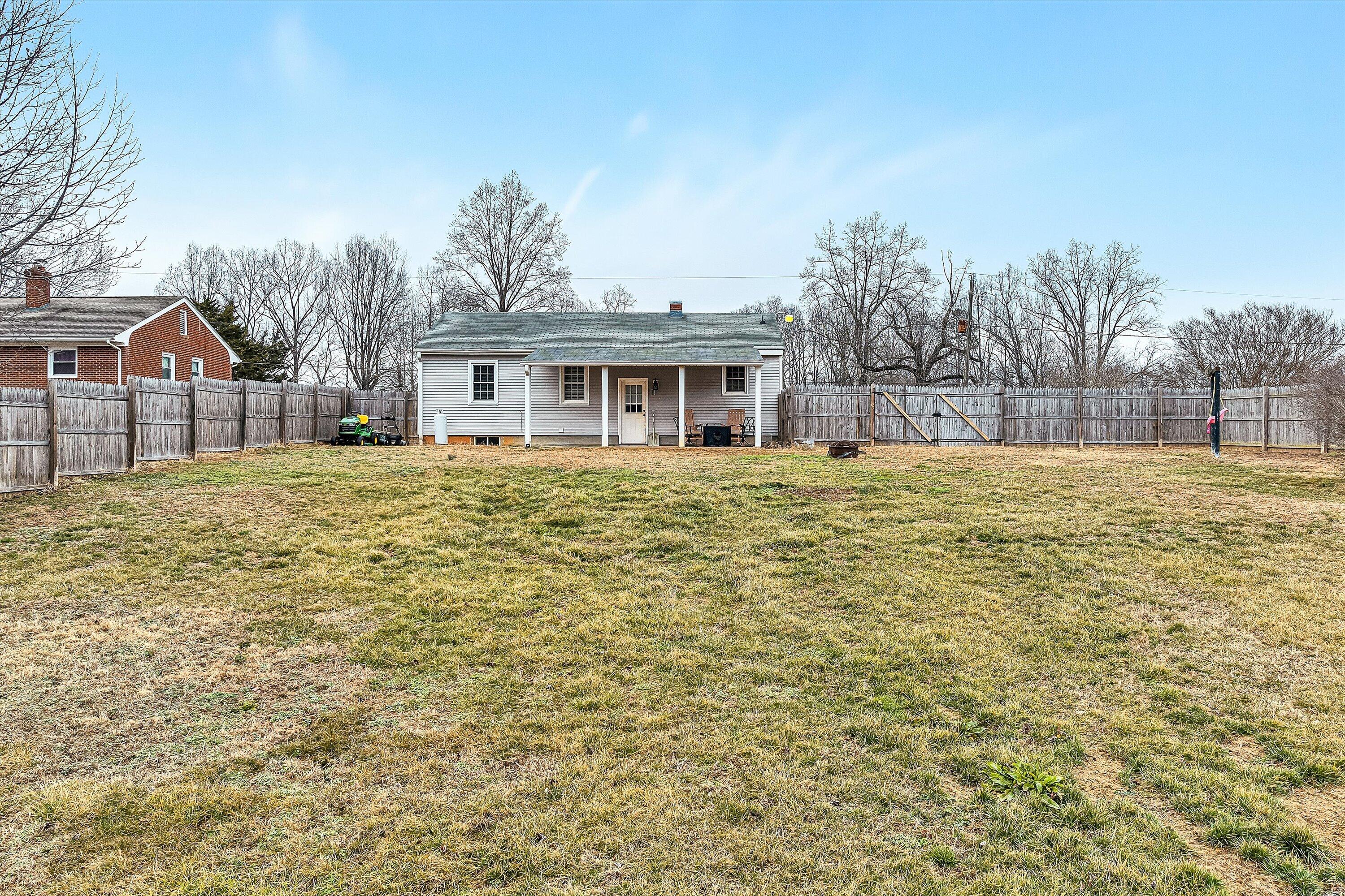 1072 Garner Road Vinton, VA 24179 - Photo 26 of 32 26-VM-0301