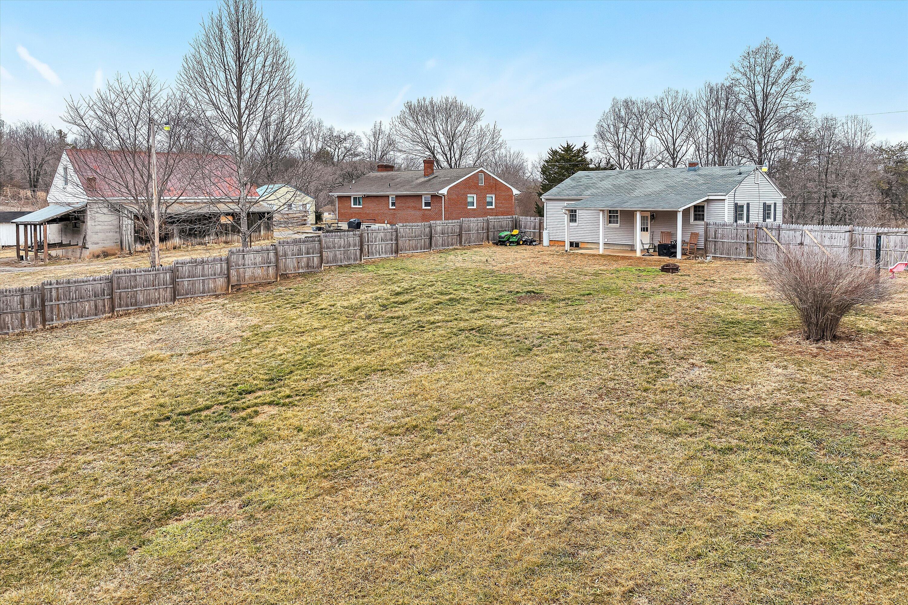 1072 Garner Road Vinton, VA 24179 - Photo 28 of 32 28-VM-0304