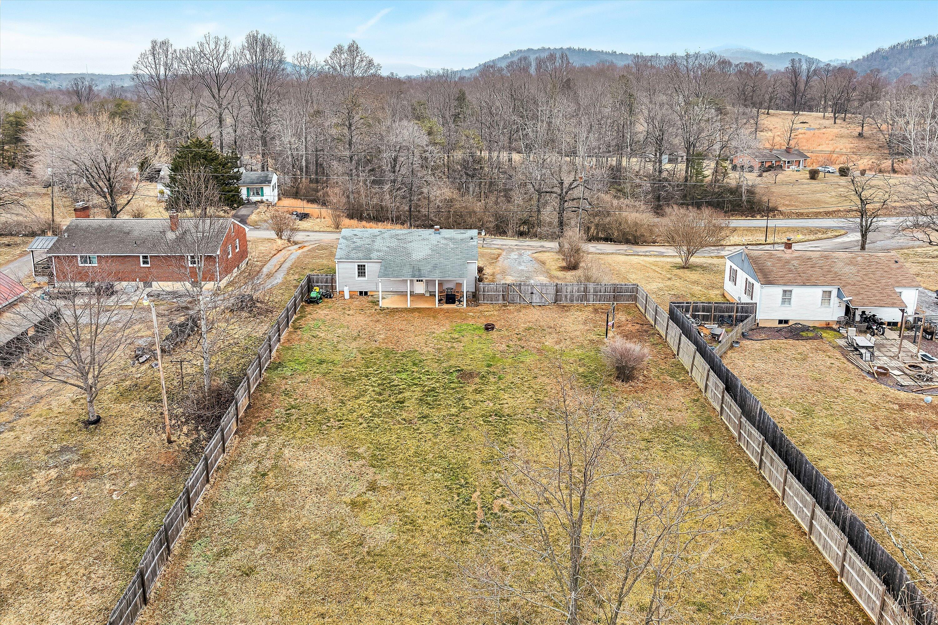 1072 Garner Road Vinton, VA 24179 - Photo 29 of 32 29-VM-0307