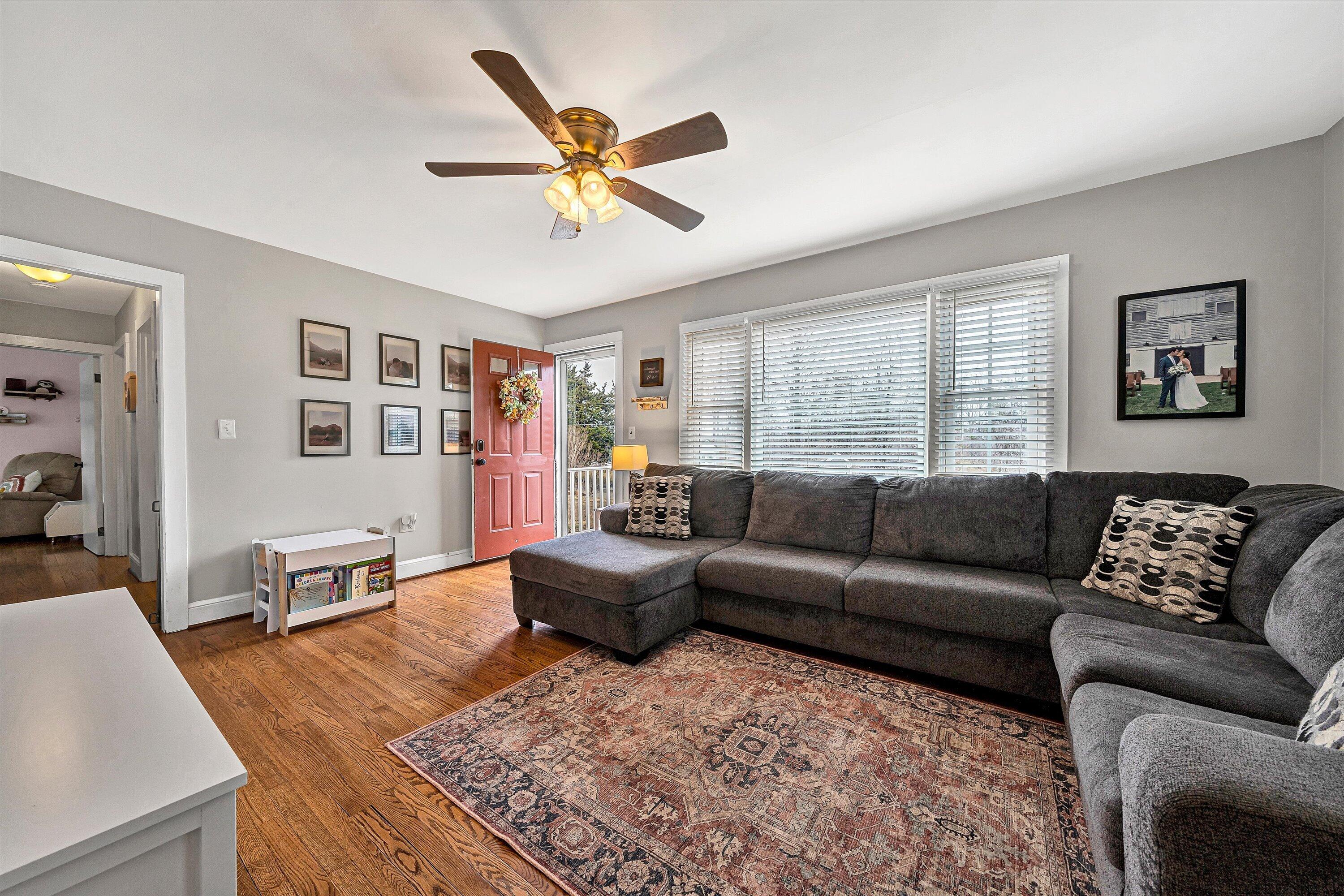 1072 Garner Road Vinton, VA 24179 - Photo 3 of 32 03-VM-02125