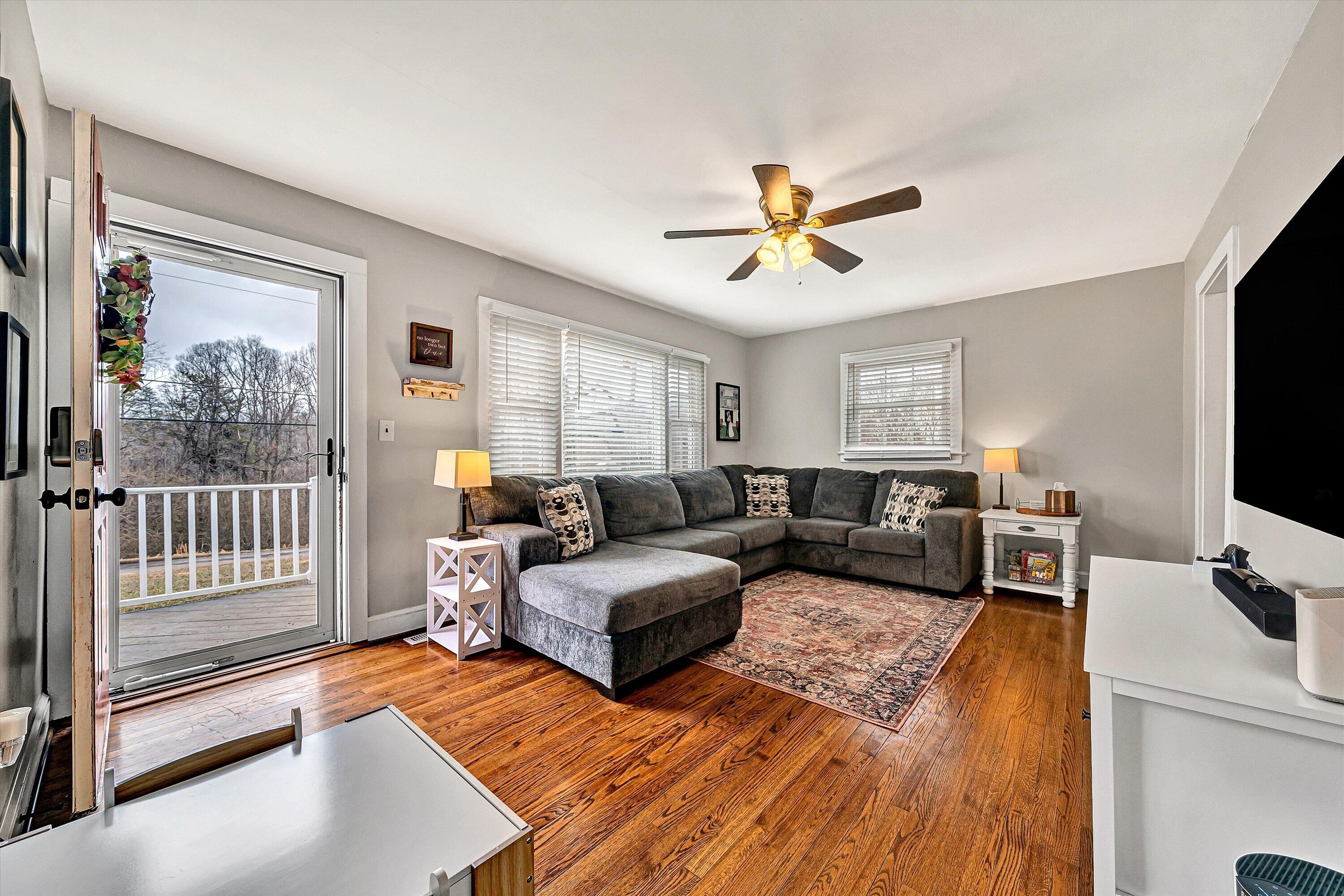 1072 Garner Road Vinton, VA 24179 - Photo 5 of 32 05-VM-02131