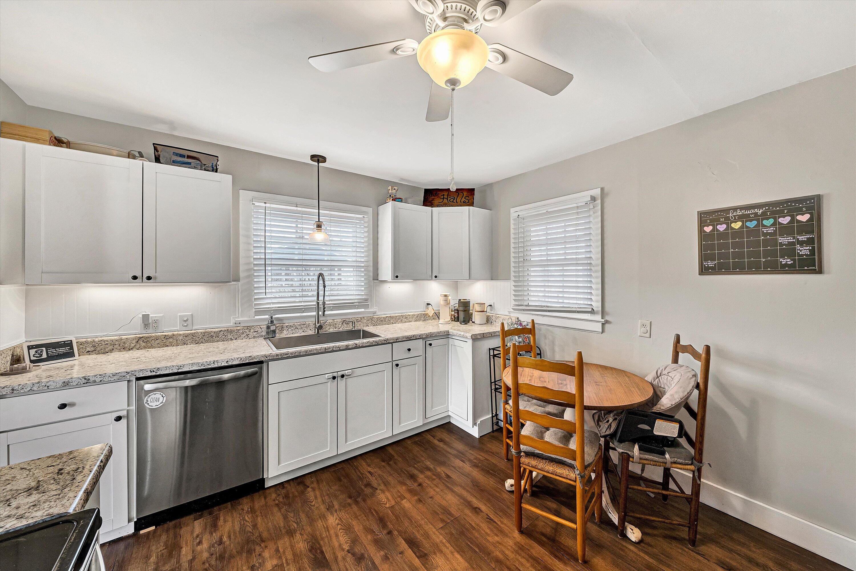 1072 Garner Road Vinton, VA 24179 - Photo 8 of 32 08-VM-02173