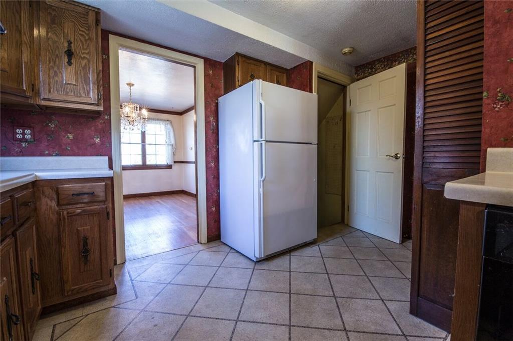 114 Leon Road Green Tree, PA 15220 - Photo 8 of 24 Gallery Image 8