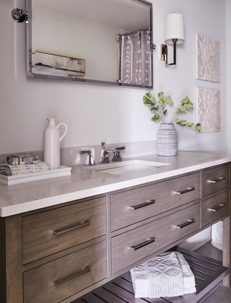 5585 Barton Lane Hinsdale, IL 60521 - Photo 15 of 20 a bathroom with a sink and mirror