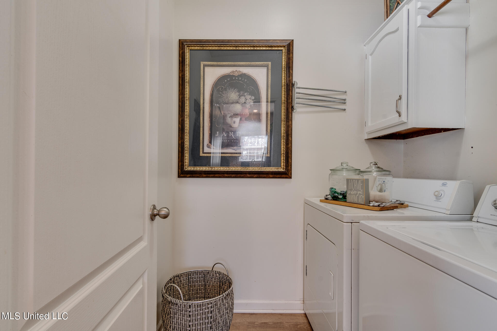 7365 Redbud Road Olive Branch, MS 38654 - Photo 17 of 41 laundry room