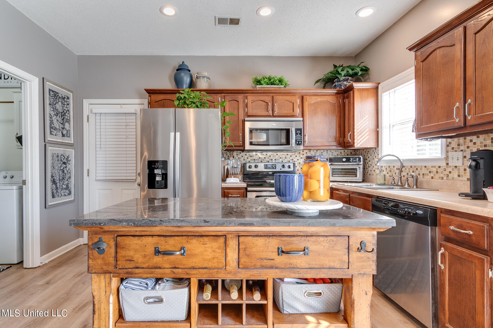 7365 Redbud Road Olive Branch, MS 38654 - Photo 21 of 41 spacious kitchen