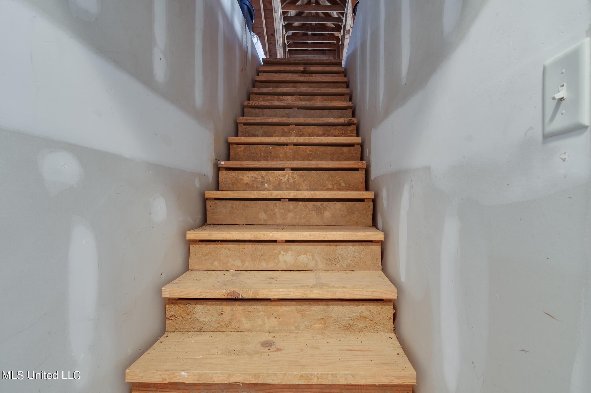 7365 Redbud Road Olive Branch, MS 38654 - Photo 34 of 41 permanent stairs