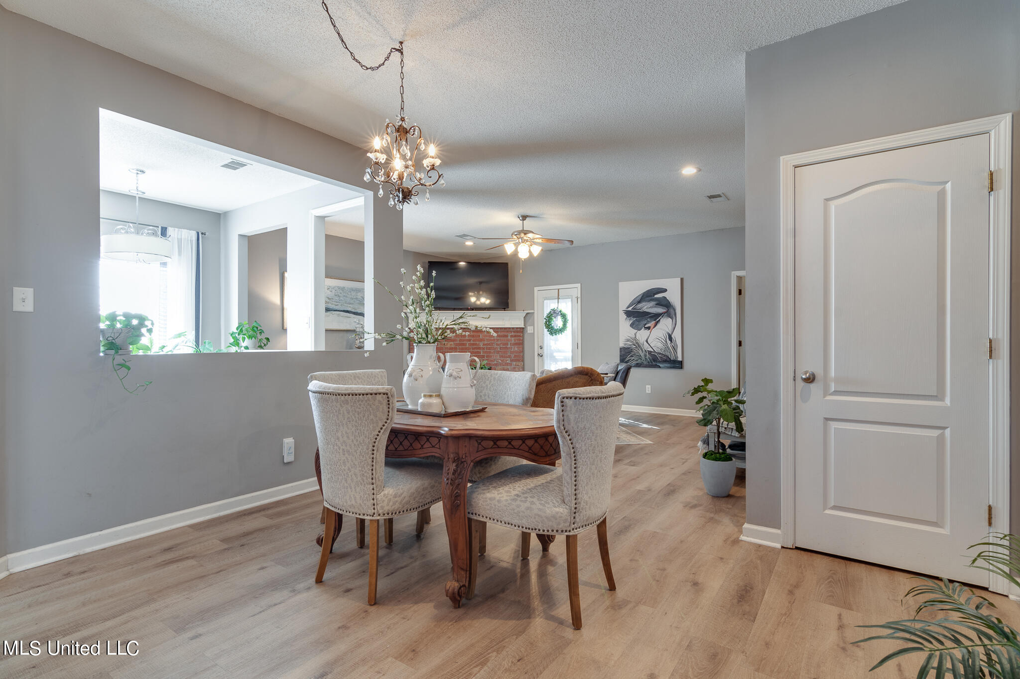 7365 Redbud Road Olive Branch, MS 38654 - Photo 5 of 41 dining room