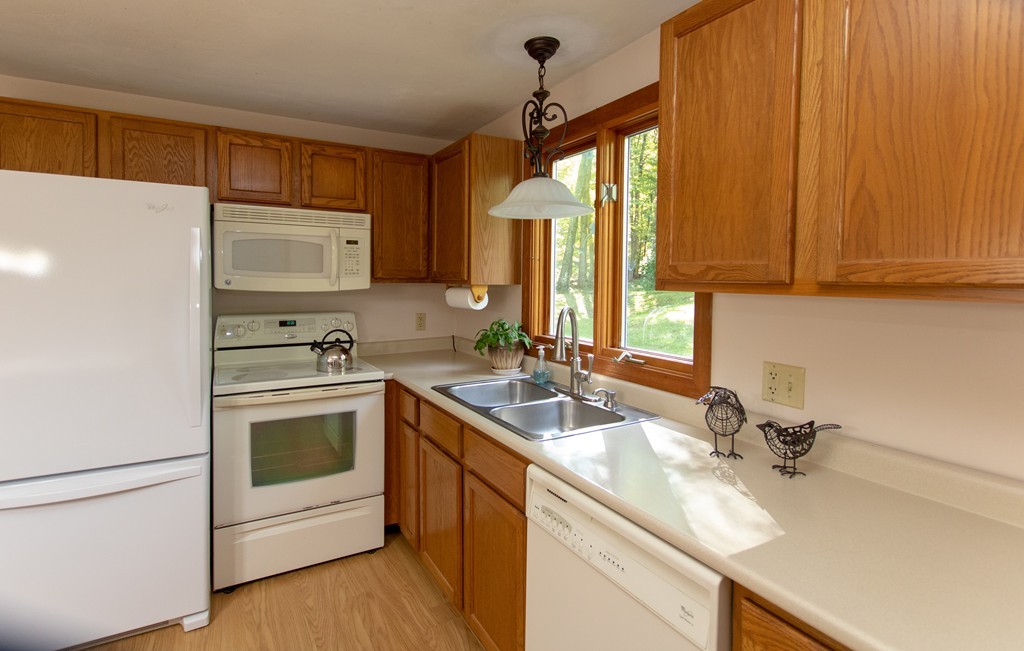 193 Southbridge Road Charlton, MA 01507 - Photo 5 of 30 Gallery Image 5