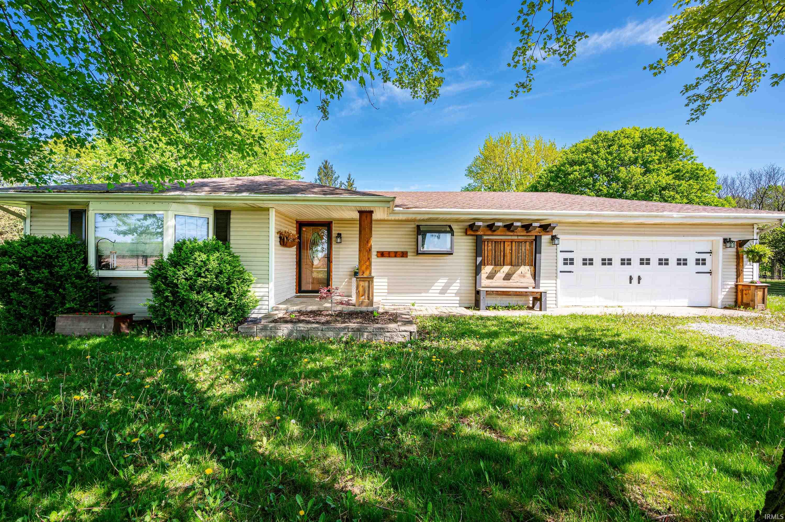 4172 West Crystal Lake Road Warsaw, IN 46580 - Photo 1 of 34 Gallery Image 1