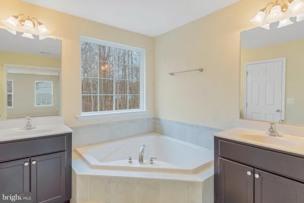 $599,900 | 19163 Porto Bello, Drayden, MD 20630