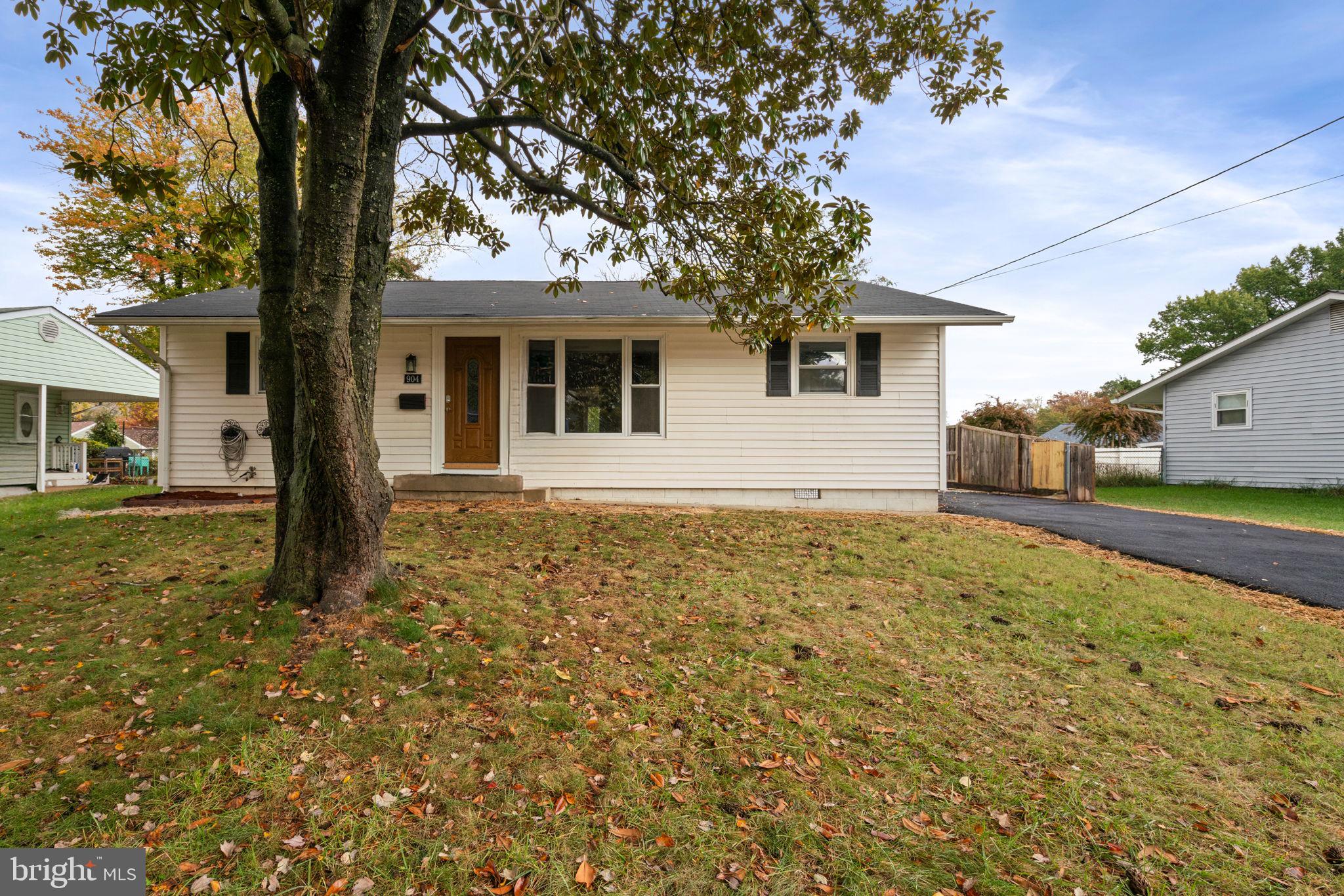 904 Hopton Road Woodbridge, VA 22191 - Photo 1 of 31 Gallery Image 1