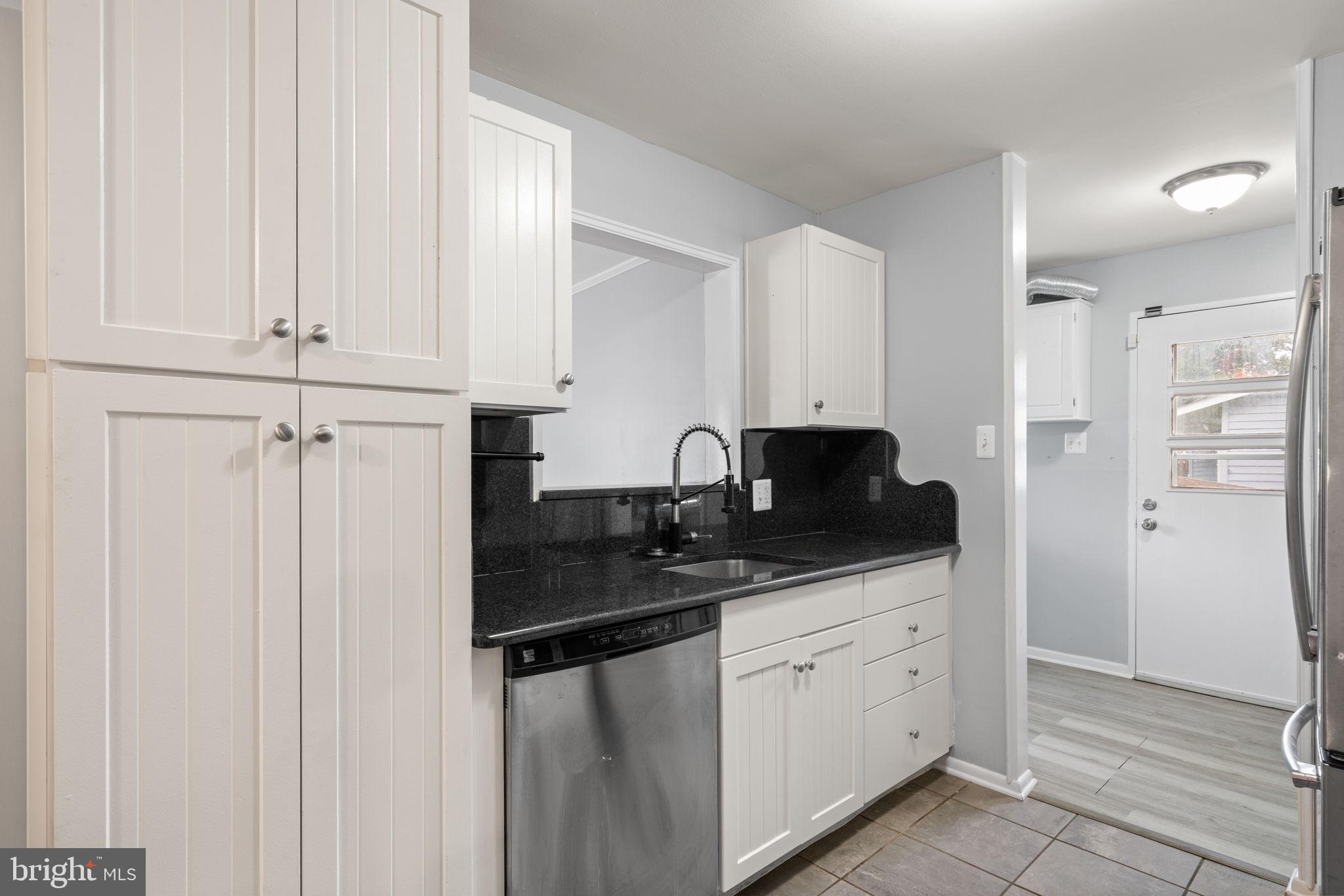 904 Hopton Road Woodbridge, VA 22191 - Photo 13 of 31 Gallery Image 13