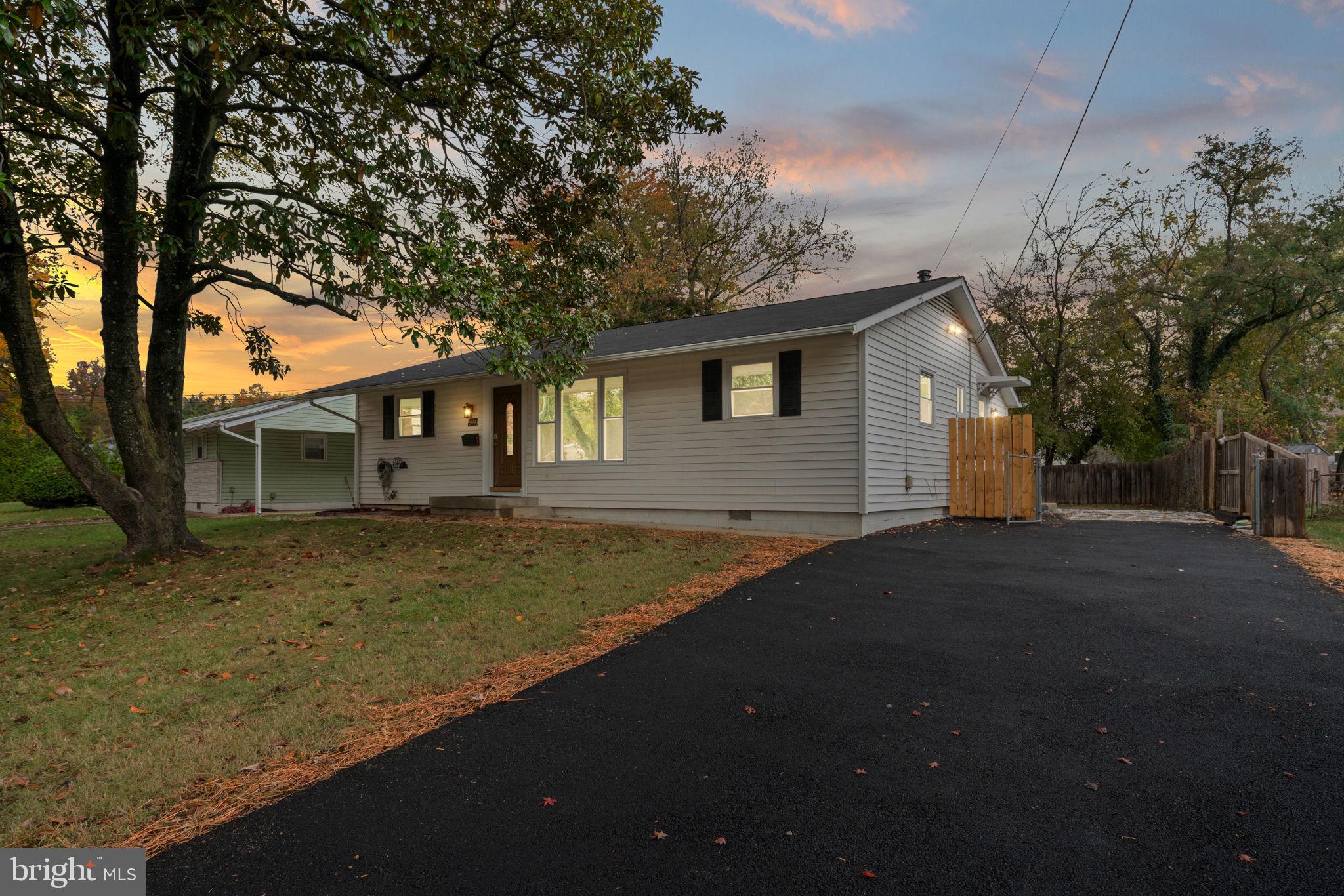 904 Hopton Road Woodbridge, VA 22191 - Photo 3 of 31 Gallery Image 3