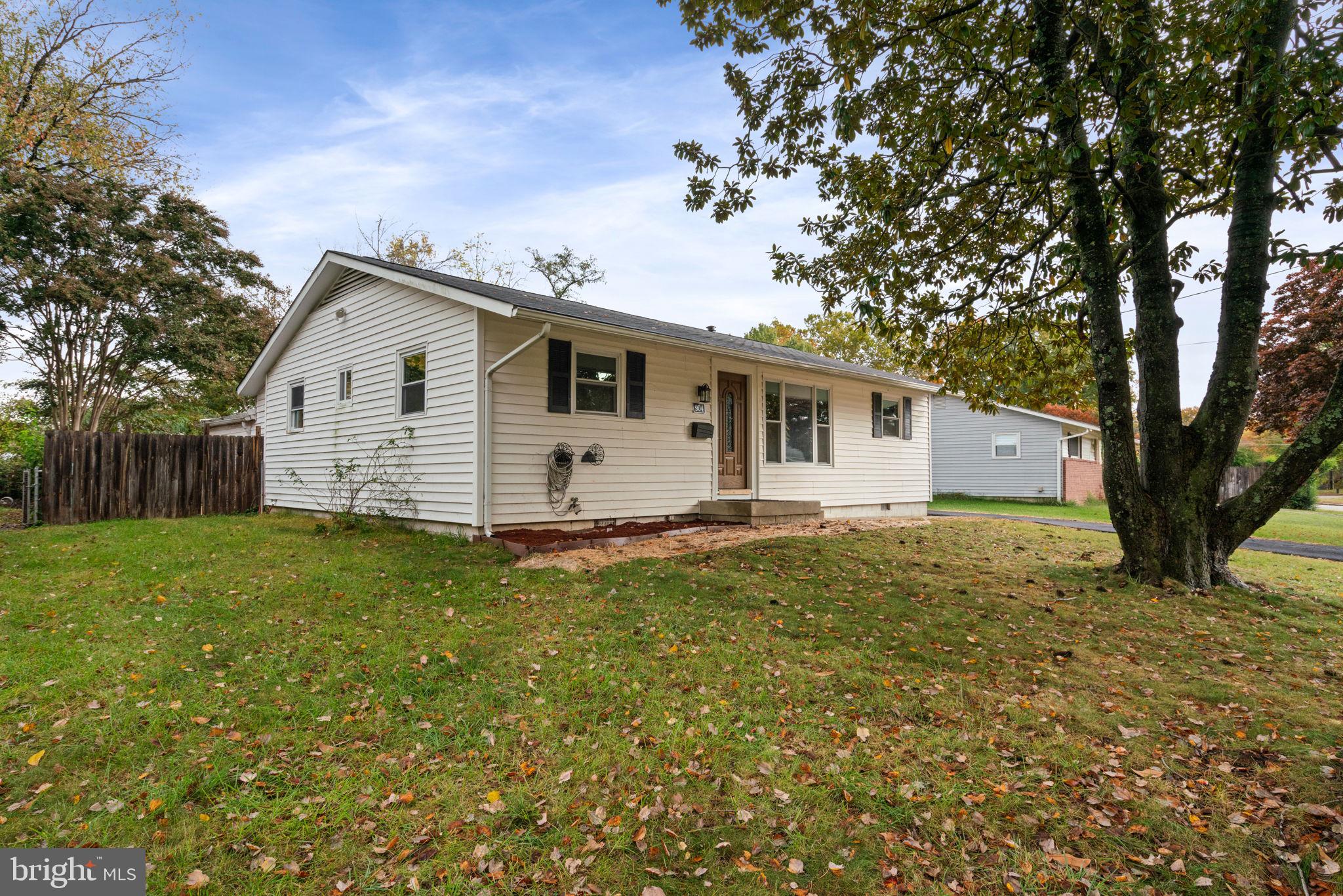 904 Hopton Road Woodbridge, VA 22191 - Photo 4 of 31 Gallery Image 4